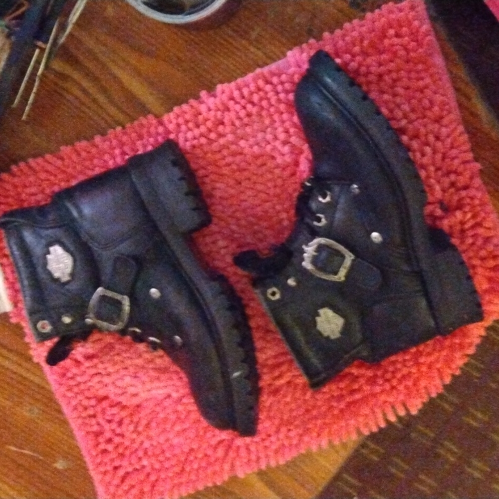 Women's size 8 Harley Davidson Faded Glory boots. Hardly worn. Very sturdy.